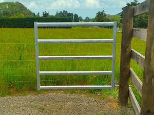 5 rail gate: Cattle Yard Gate 1400mm 5 Rail