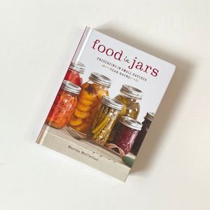 Food Preservation Books: Food in Jars: Preserving in small batches year-round (Marisa McClellan)