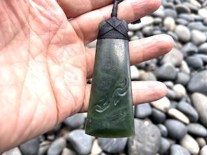 Greenstone: Toki Pendant with Koru Pattern – Greenstone Nephrite Jade 80×30mm Matte Polished