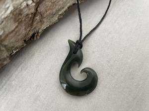 Greenstone Fish Hook: Jade Maori Hei Matau Fish Hook 36mm E010