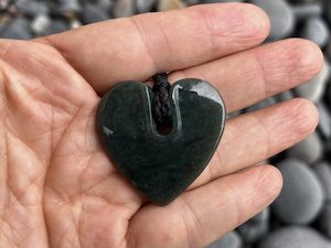 Greenstone Nephrite Jade Heart Pendant – 40mm Hand Carved with Greenstone Togg&hellip;