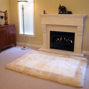 Designer Sheepskin Rugs: Classic Sheepskin Border Rug