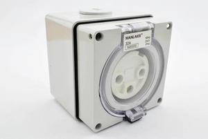 56 Sockets: Socket Manlakis 32 Amp 3 Pin with Base