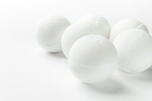 Products: Goats Milk, Manuka Honey & Dead Sea Salt Bath Bombs and Bath Soaks - Kiwi Sun and Sea