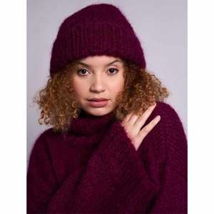 Patterns: Mode at Rowan Como Beanie Scarf by Quail Studio