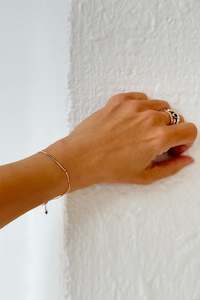 JEWELLERY: BRACELET THREAD R METAL BEADS