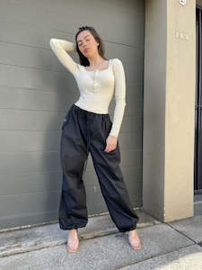Winter Essentials: Parachute pants | Black