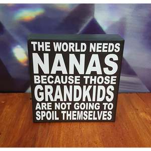 Made: The World Needs Nanas 9x9cm
