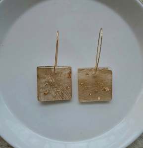 Earrings: Elaine gold