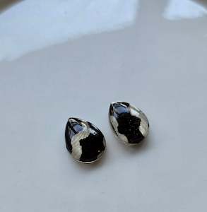 Earrings: Teardrop masi