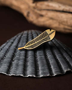Huia Feather Antique Gold Pin