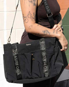 Accessories: Mauri ora tote pēke black