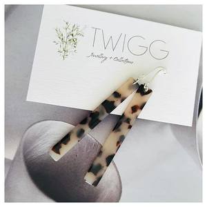 Twigg: Light Tortoiseshell Rod Earrings