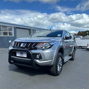 Nudge Bars 2: Stainless Steel Nudge Bar Mitsubishi Triton/Pajero 2015-2018 Matte