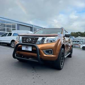 Nudge Bars: Nudge Bar (Compatible Front Sensors) Nissan Navara NP300 2015-2020