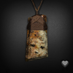 Calacata Mapere Toki - Large Kowhatu Taonga