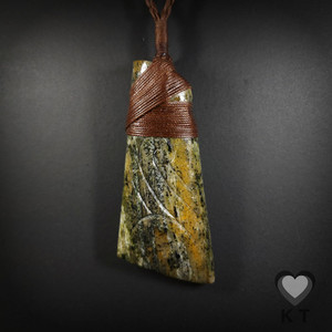 Products: Luana Mapere Toki - Design - Large Kowhatu Taonga