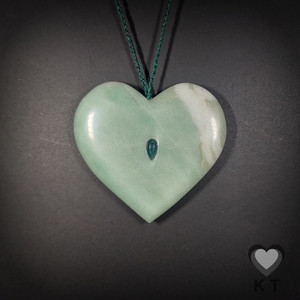 Kakariki Mapere Ngakau With Black Opal Inlay - Large Kowhatu Taonga