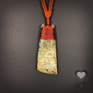 Products: Calacatta Mapere Toki - Large Kowhatu Taonga