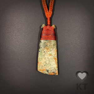 Products: Calacatta Mapere Toki - Large Kowhatu Taonga