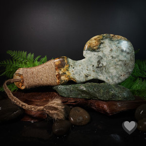 Calacatta Mapere Wahaika - XL Kowhatu Taonga