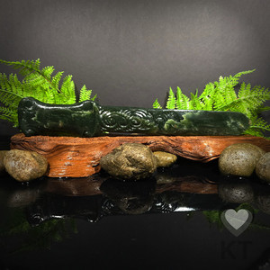 Products: Pounamu Short Sword Kowhatu Taonga