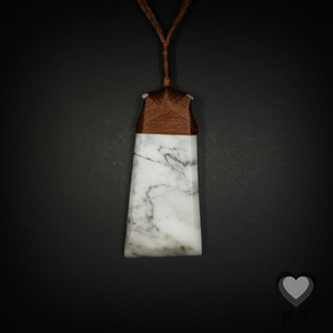 White Mapere with Grey Vein Toki - Medium Kowhatu Taonga