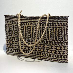 Anna Bowen – Kete Whakairo