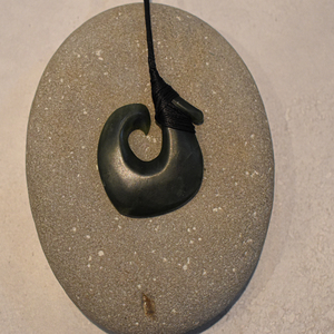 Graeme Wylie – Hei Matau (55mm 74-19 As SOLD 14/06/25 COUNT)