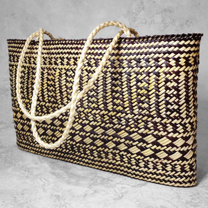 Anna Bowen – Kete Whakairo