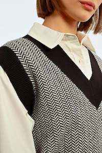 Under 100: Lili Sidonio Herringbone Knit Vest - Black/White
