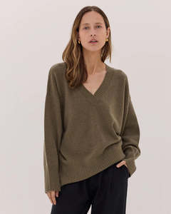 Cloth Co: Cloth & Co The Classiv V Jumper - Breen