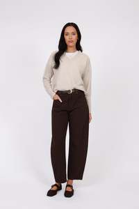 Denim: Marlow Curve Barrel Jean Chocolate