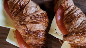 (V) Cheese & Tomato Croissant