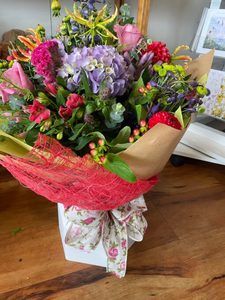 Products: Bright Water Filled Box - La Fleur