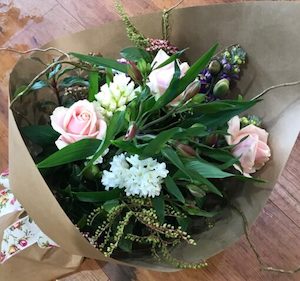 Products: Country Garden Roll Wrap - La Fleur