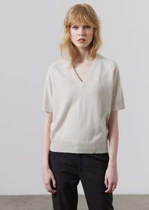 Knitwear: Jasper Cashmere V-Neck - Putty