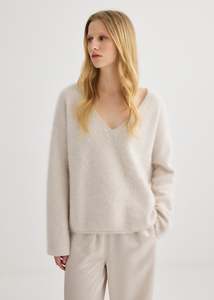 Brushed Cashmere V-Neck - Oyster