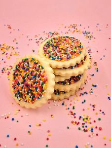 Pack of 10x 100s & 1000s biscuits