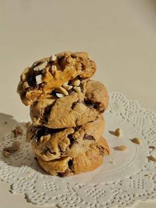 Box of 4 cookies - Lang's Little Bakery's peanut butter chocolate chip cookies