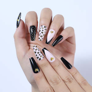 Press on nails: Taffy soot