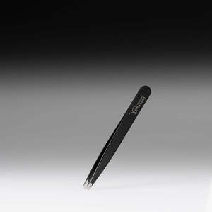 Yumi Black Tweezers Slanted - Retail