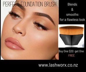 Products: Best Luxury Petal Foundation Brush ⋆ Lashworx