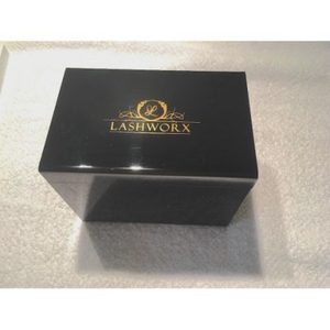 Products: Lashworx Lash Vault ⋆ Lashworx