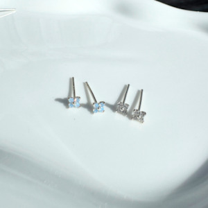 All: Shimmering clover studs