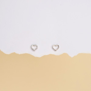 All: Petite heartline studs