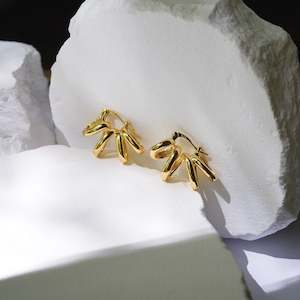 Gold sunburst earrings