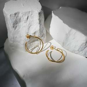 Gold All: Gravity double loop earrings