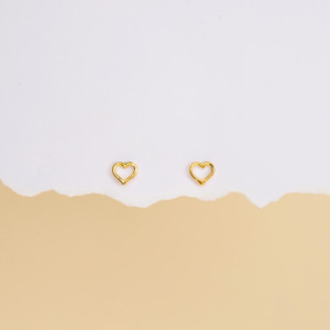 Petite heartline studs