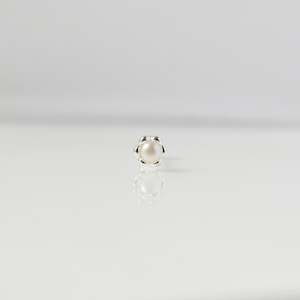 Blossom pearl piercing